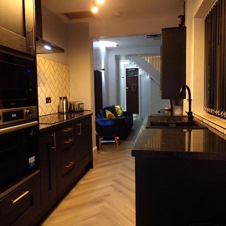 Hazelhurst House - 4 Bedrooms 2 Bathrooms Stoke-on-Trent ภายนอก รูปภาพ