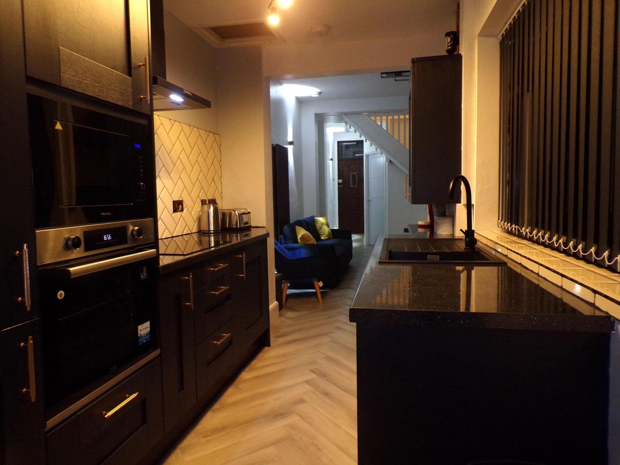 Hazelhurst House - 4 Bedrooms 2 Bathrooms Stoke-on-Trent ภายนอก รูปภาพ
