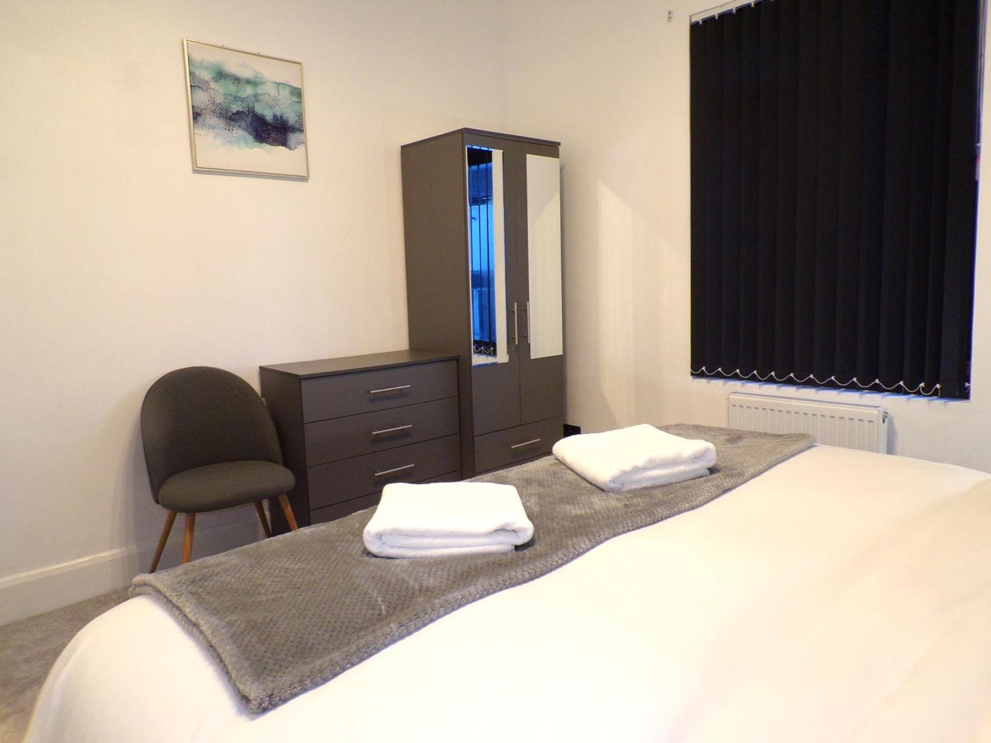 Hazelhurst House - 4 Bedrooms 2 Bathrooms Stoke-on-Trent ภายนอก รูปภาพ