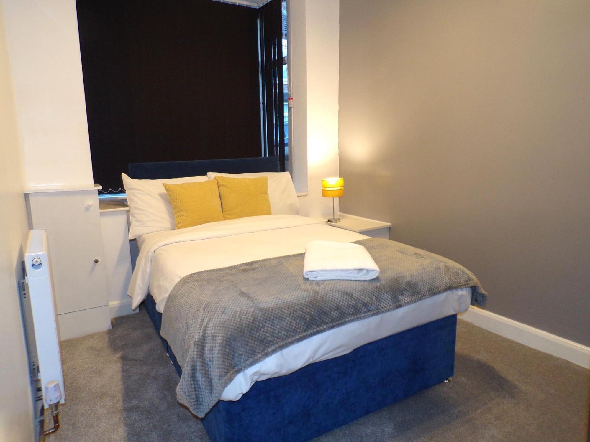 Hazelhurst House - 4 Bedrooms 2 Bathrooms Stoke-on-Trent ภายนอก รูปภาพ