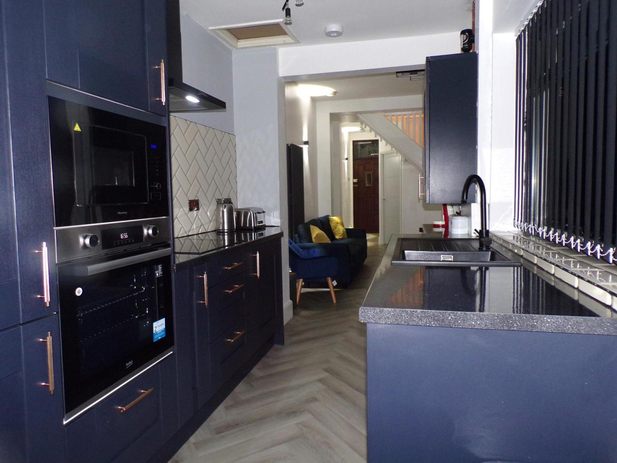 Hazelhurst House - 4 Bedrooms 2 Bathrooms Stoke-on-Trent ภายนอก รูปภาพ